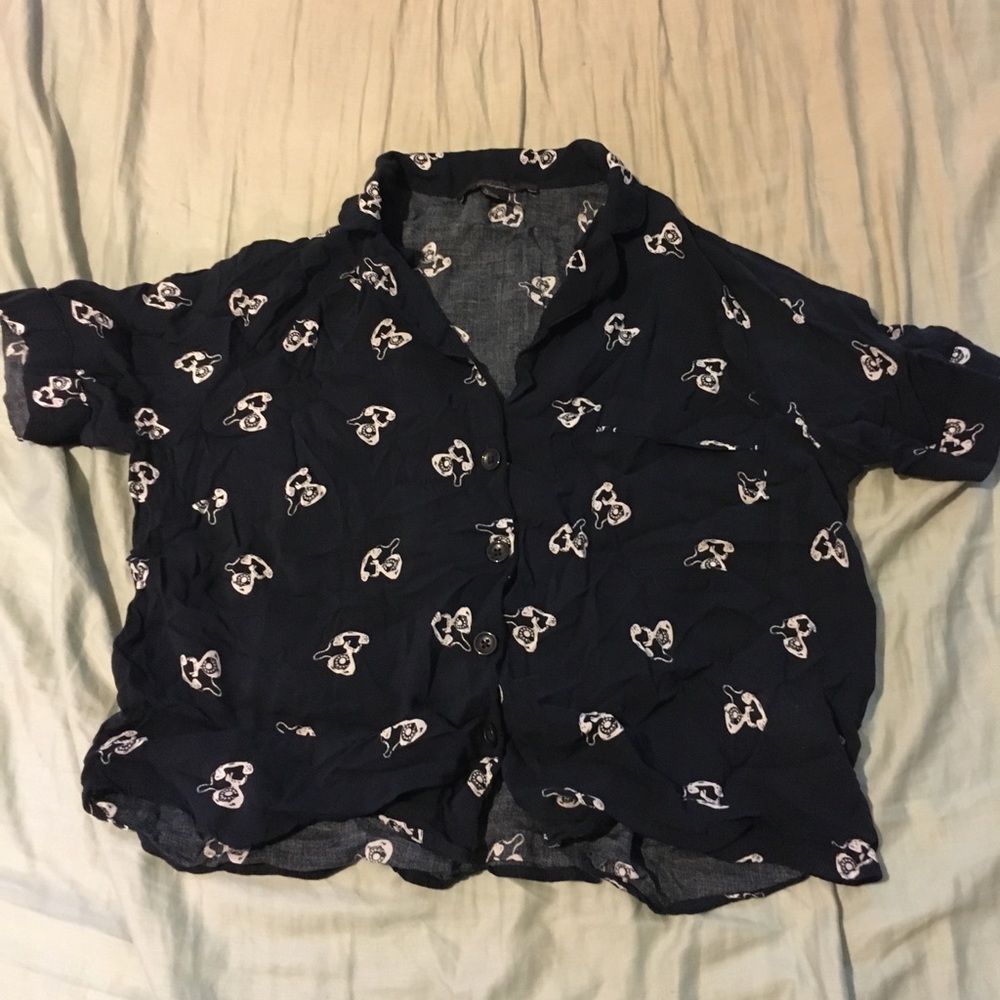 Forever 21 short sleeve button up crop top